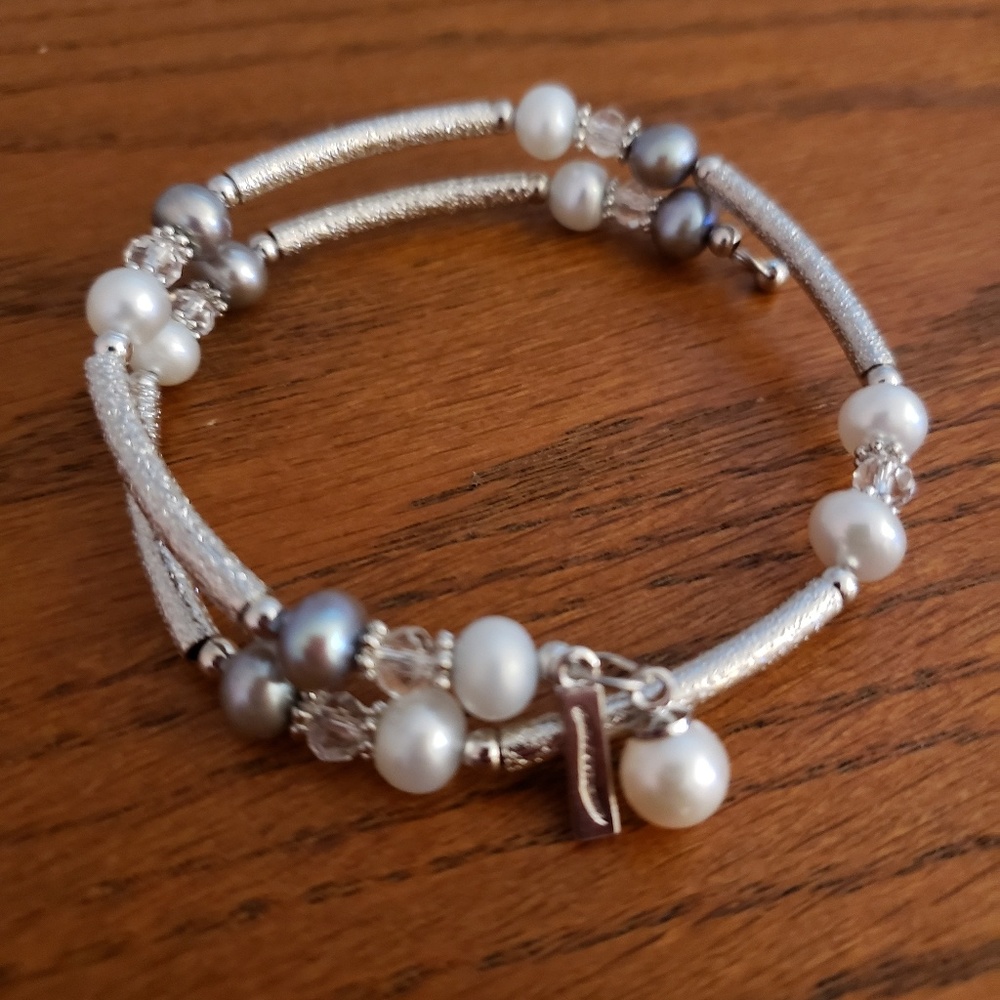 Vantel Pearls Twilight Wrap bracelet